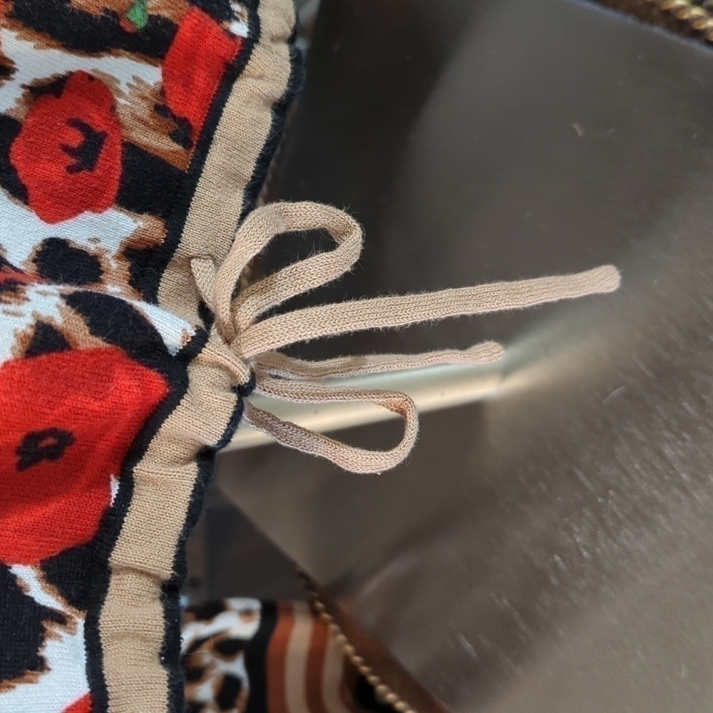 𝅺ANIMAL print and red flower sweater size XL long sleeve super soft tie bottom. - Picture 7 of 7